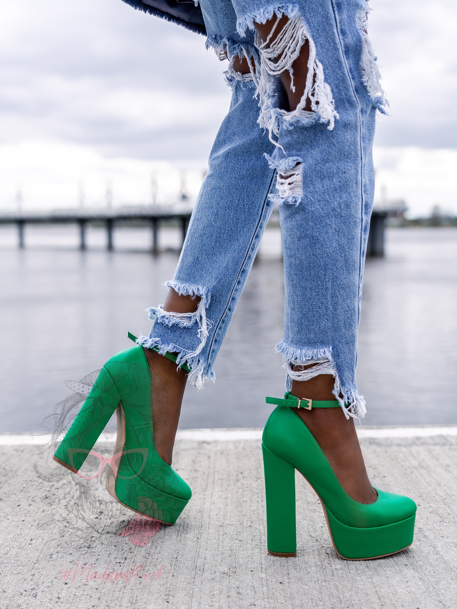 Czółenka na słupku Madam Pinkna zielone