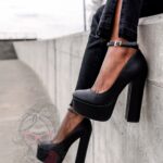 Czółenka na słupku Madam Pinkna czarne