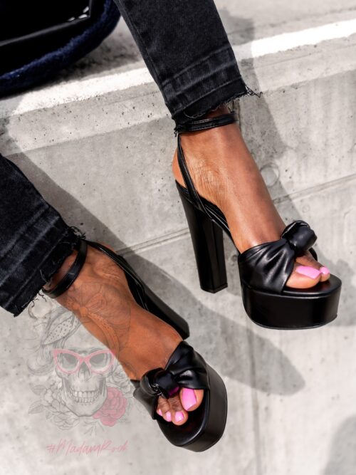 Sandały na słupku Madam Pobia czarne