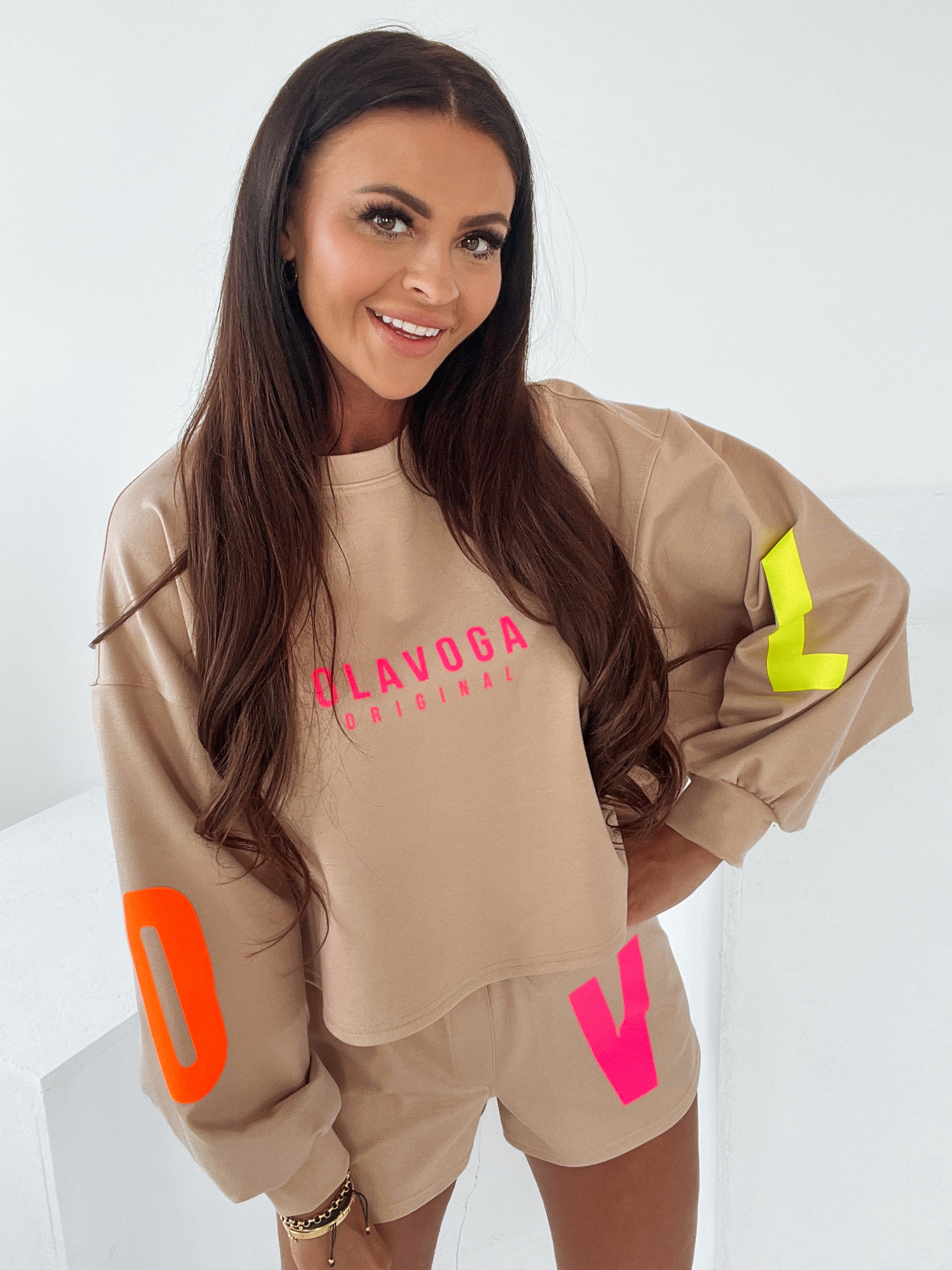 - WYPRZEDANE - Komplet ze spodenkami Big Neon Ola Voga beżowy - WYPRZEDANE - Komplet ze spodenkami Big Neon Ola Voga beżowy