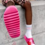 Klapki piankowe Madam Elmo Muppet fuksja