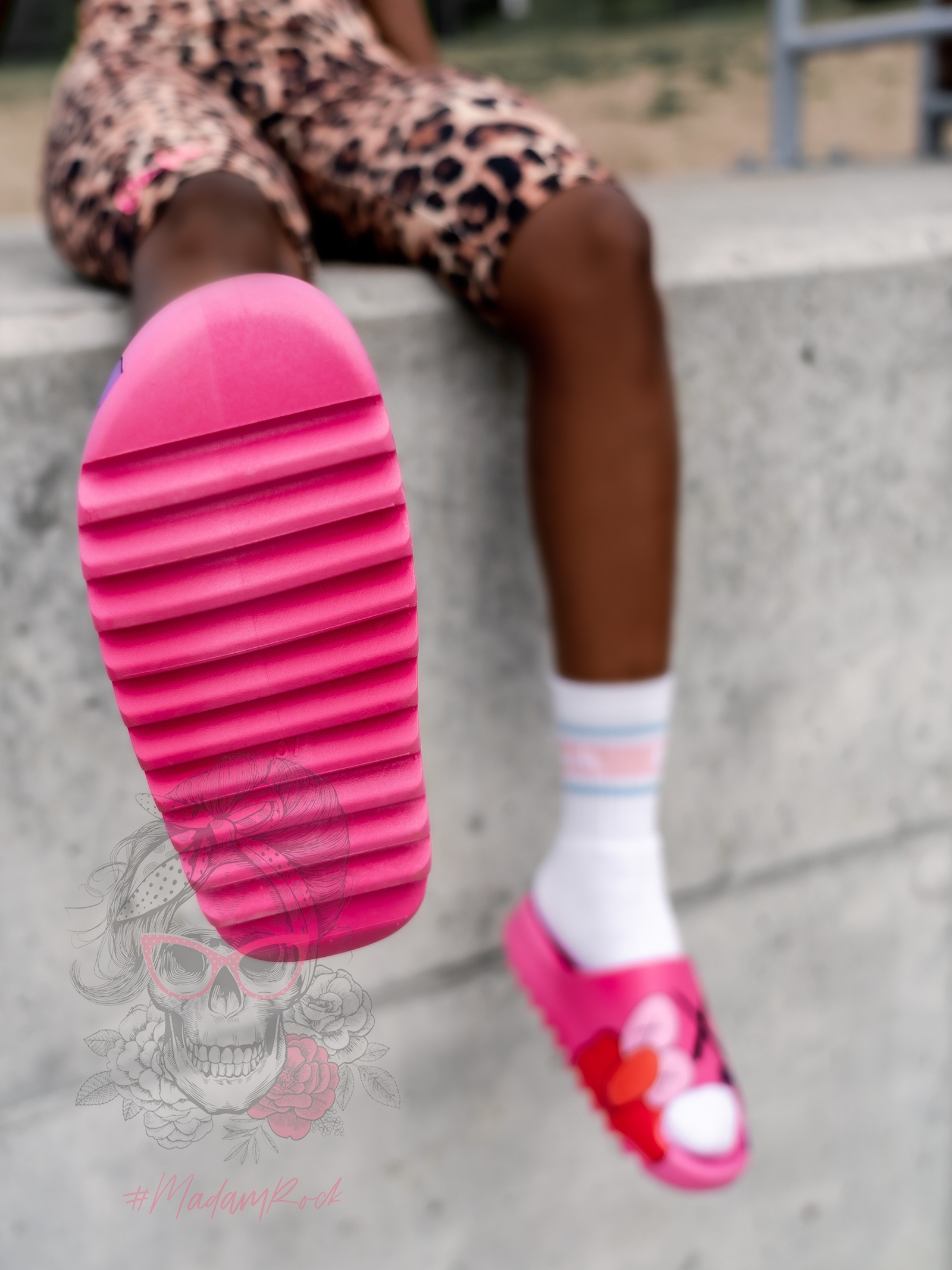 Klapki piankowe Madam Elmo Muppet fuksja