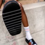 Klapki piankowe Madam Elmo Muppet czarne