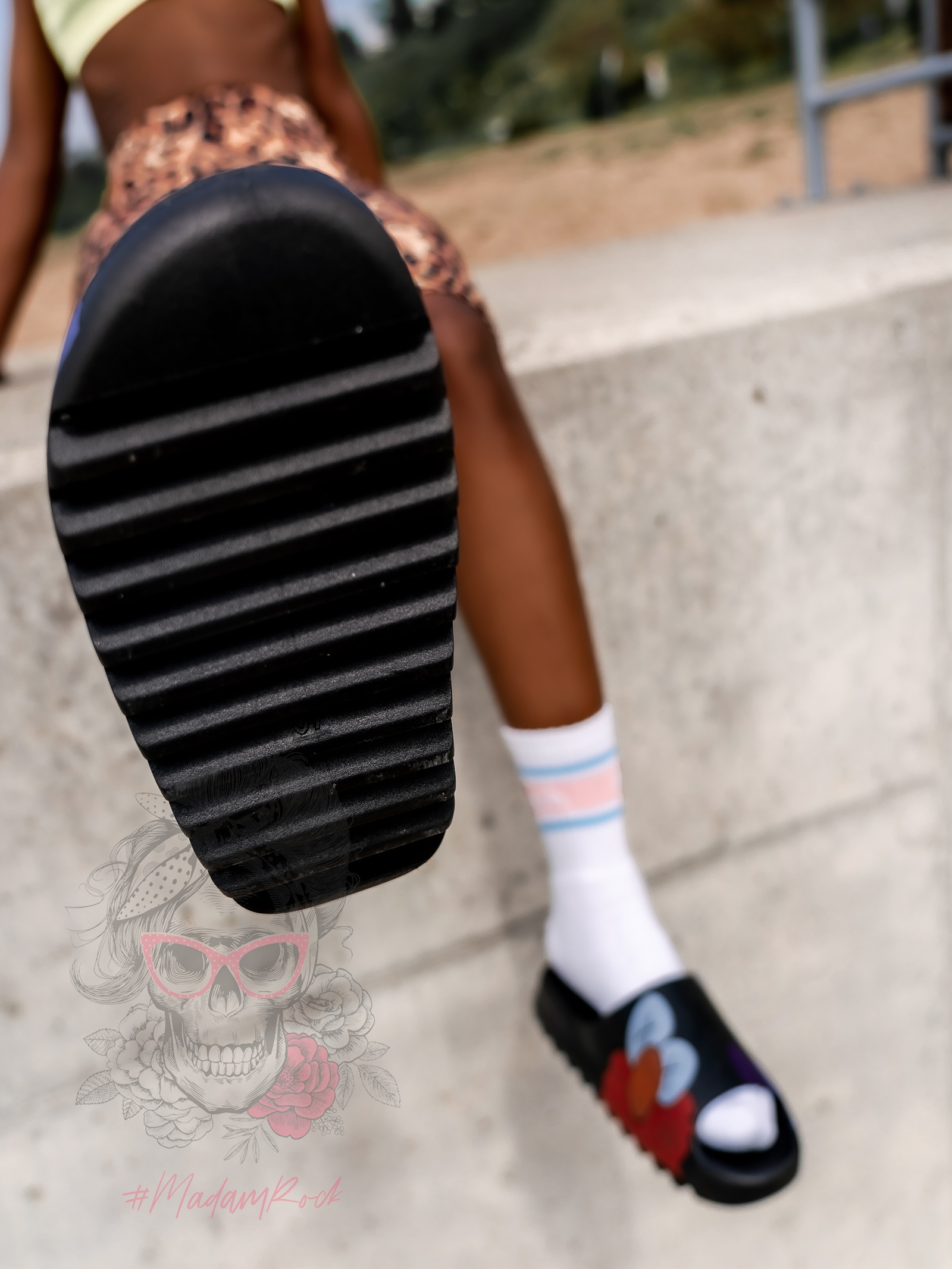 Klapki piankowe Madam Elmo Muppet czarne Klapki piankowe Madam Elmo Muppet czarne