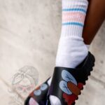 Klapki piankowe Madam Elmo Muppet czarne