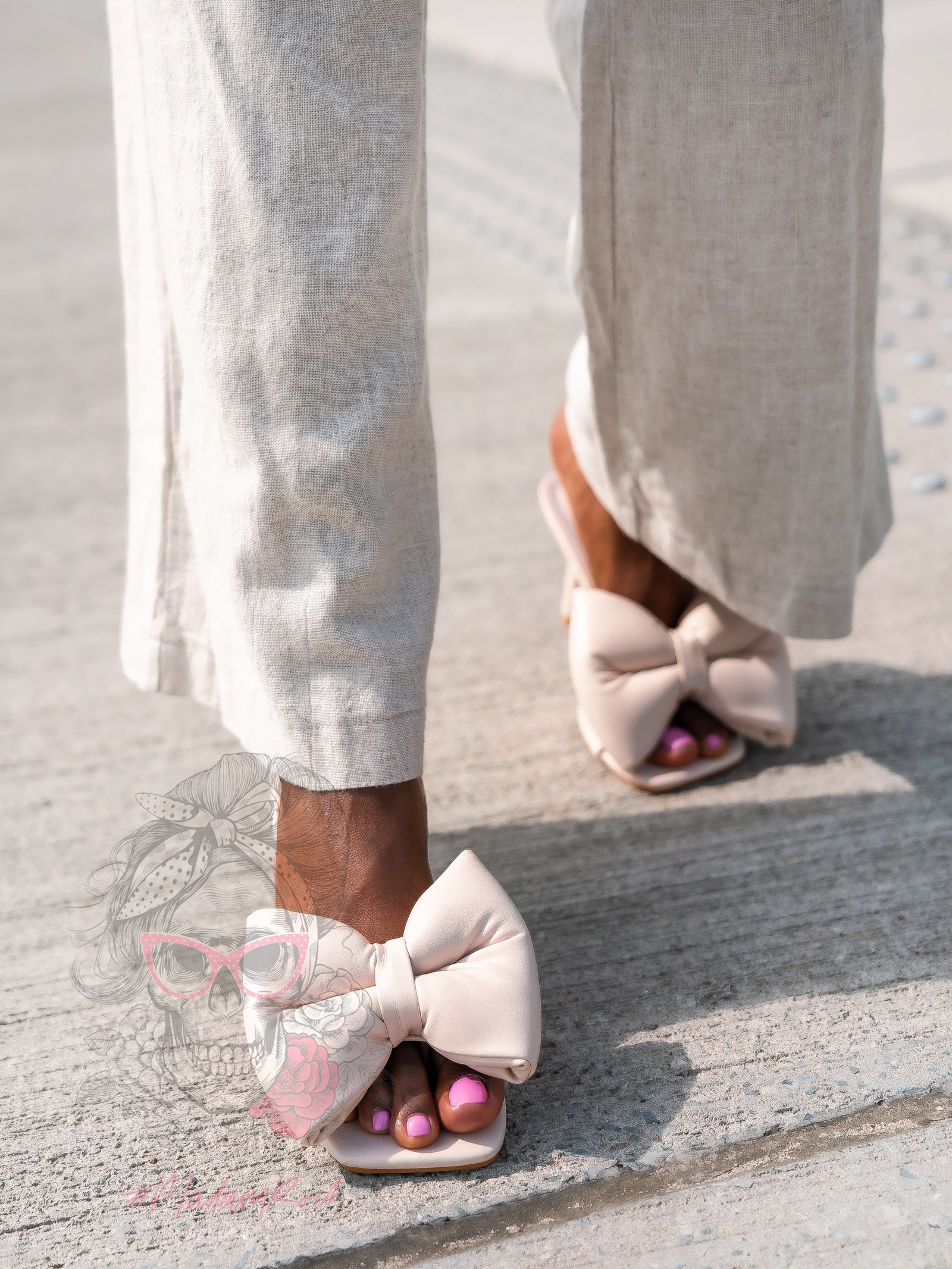 Klapki na obcasie Madam Minnie beżowe