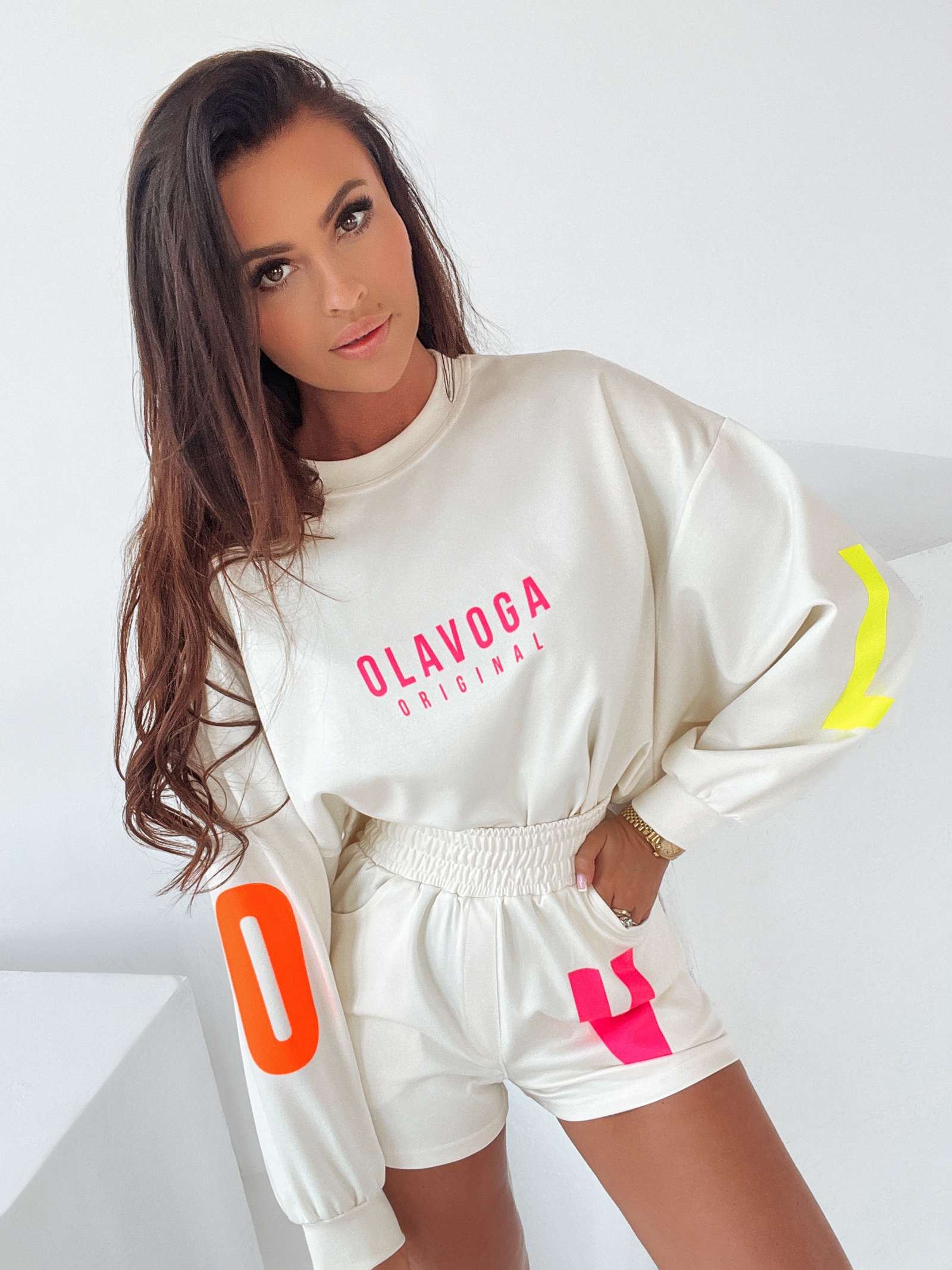 Komplet ze spodenkami Big Neon Ola Voga ecru Komplet ze spodenkami Big Neon Ola Voga ecru