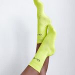 Skarpetki damskie Long Socks Ola Voga limonkowe vs czarne logo