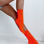 Skarpetki damskie Long Socks Ola Voga pomarańczowe vs czarne logo