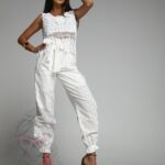 Spodnie chinosy haftowane Mesho ecru