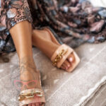 Klapki z łańcuchem Rock Elecato pudrowe