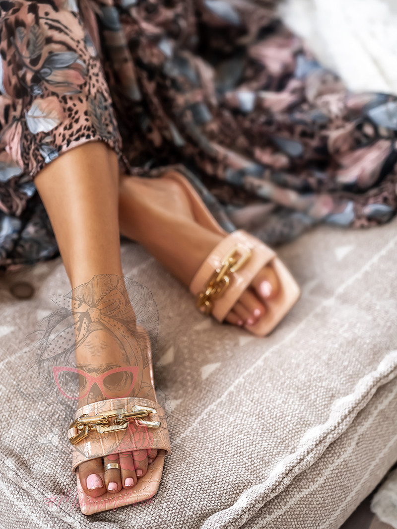 Klapki z łańcuchem Rock Elecato pudrowe Klapki z łańcuchem Rock Elecato pudrowe