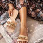 Klapki z łańcuchem Rock Elecato pudrowe