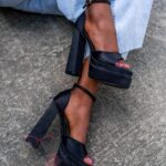 Sandały na słupku Madam Huch czarne