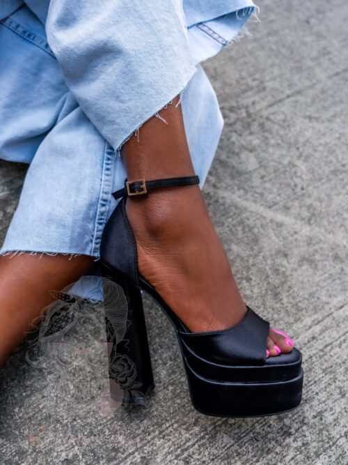 Sandały na słupku Madam Huch czarne