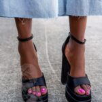 Sandały na słupku Madam Huch czarne