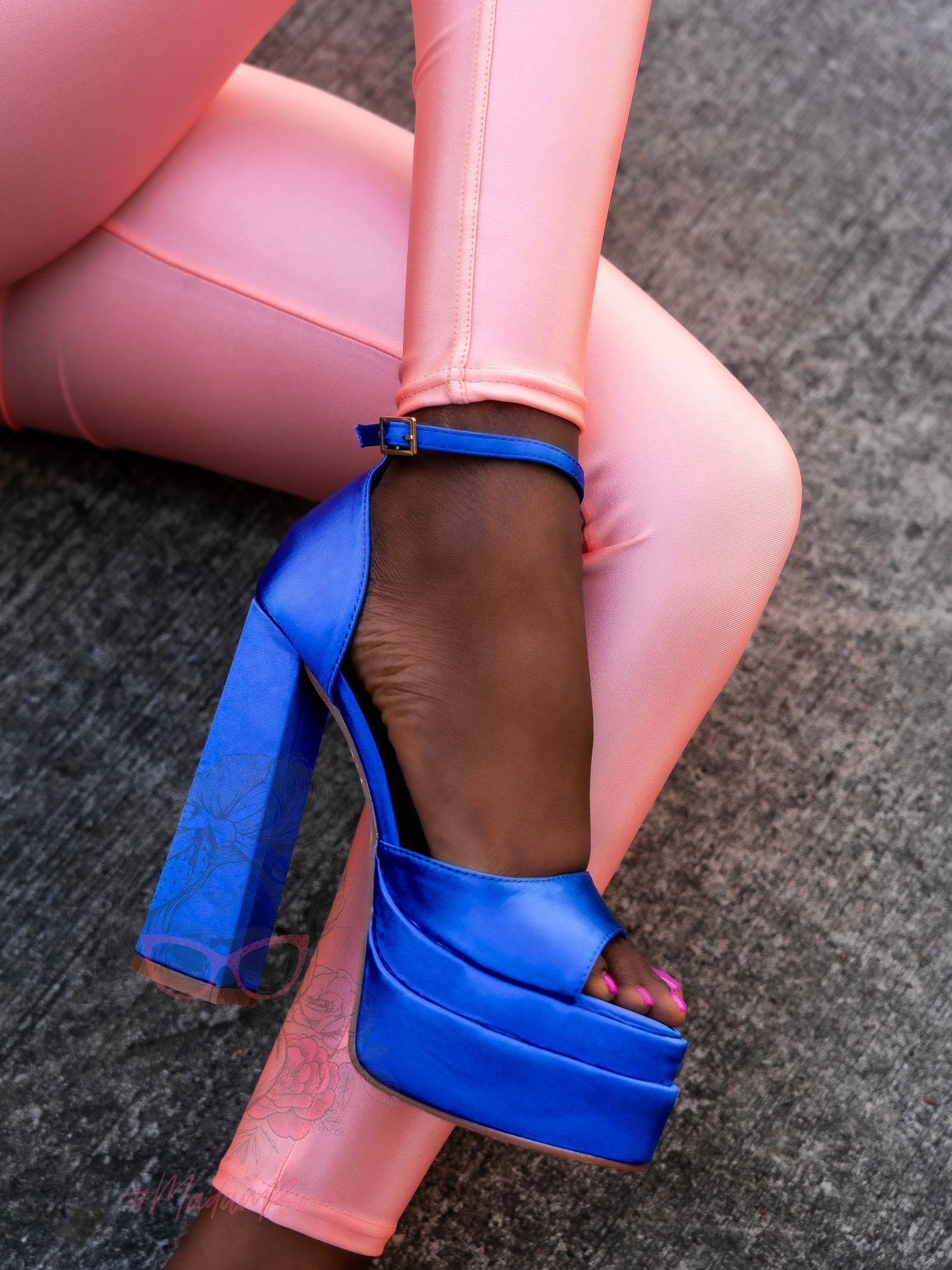 Sandały na słupku Madam Huch szafirowe