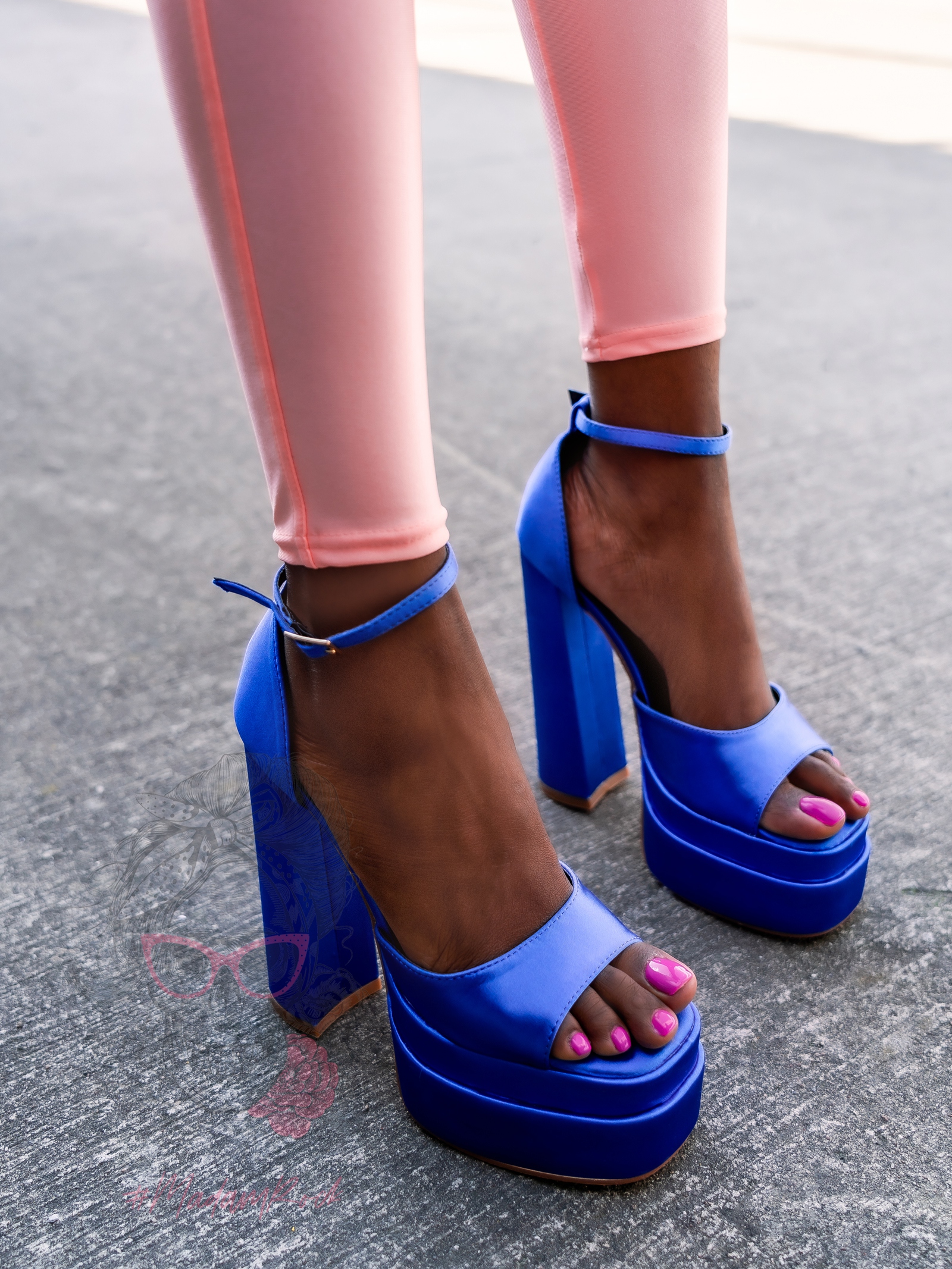 Sandały na słupku Madam Huch szafirowe