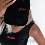 Czapka z daszkiem O'la Voga Velvet Cup czarna vs neon róż