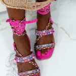 Sandały wiązane Madam DelMar fuksja