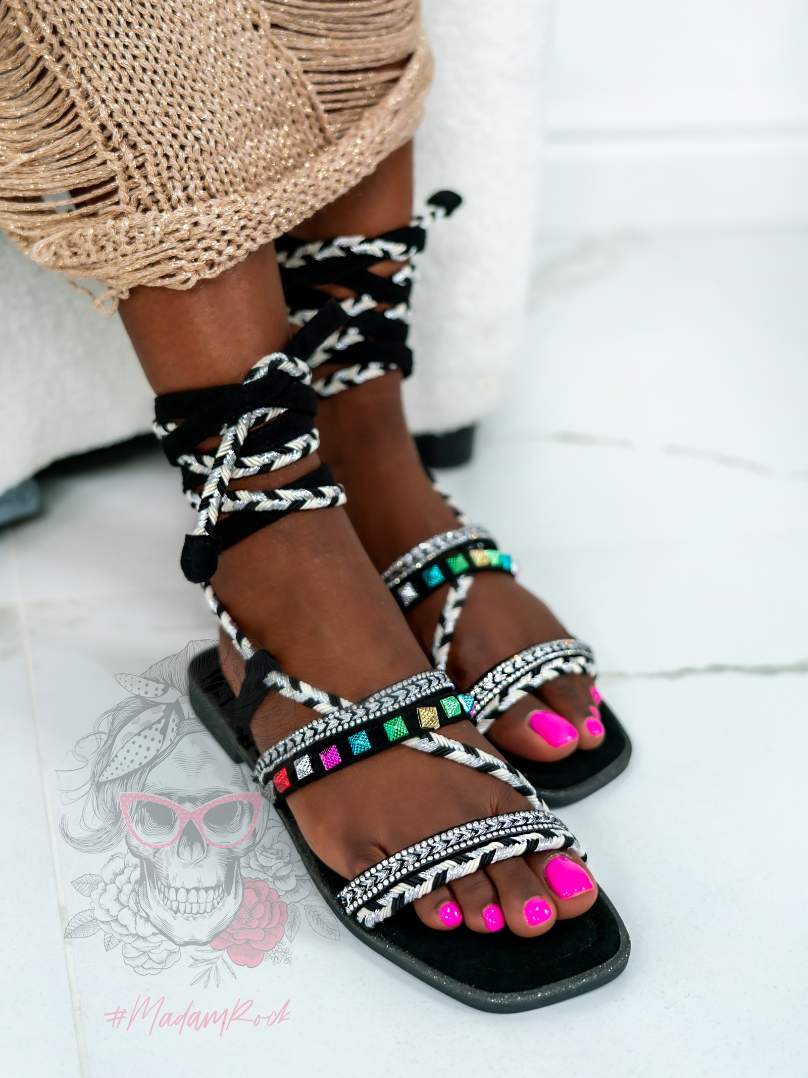 Sandały wiązane Madam DelMar czarne