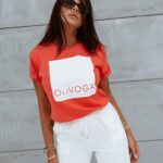 T-shirt z nadrukiem O'la Voga Big Square koralowy
