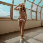 Spodnie dresowe Front Print Ola Voga piaskowe