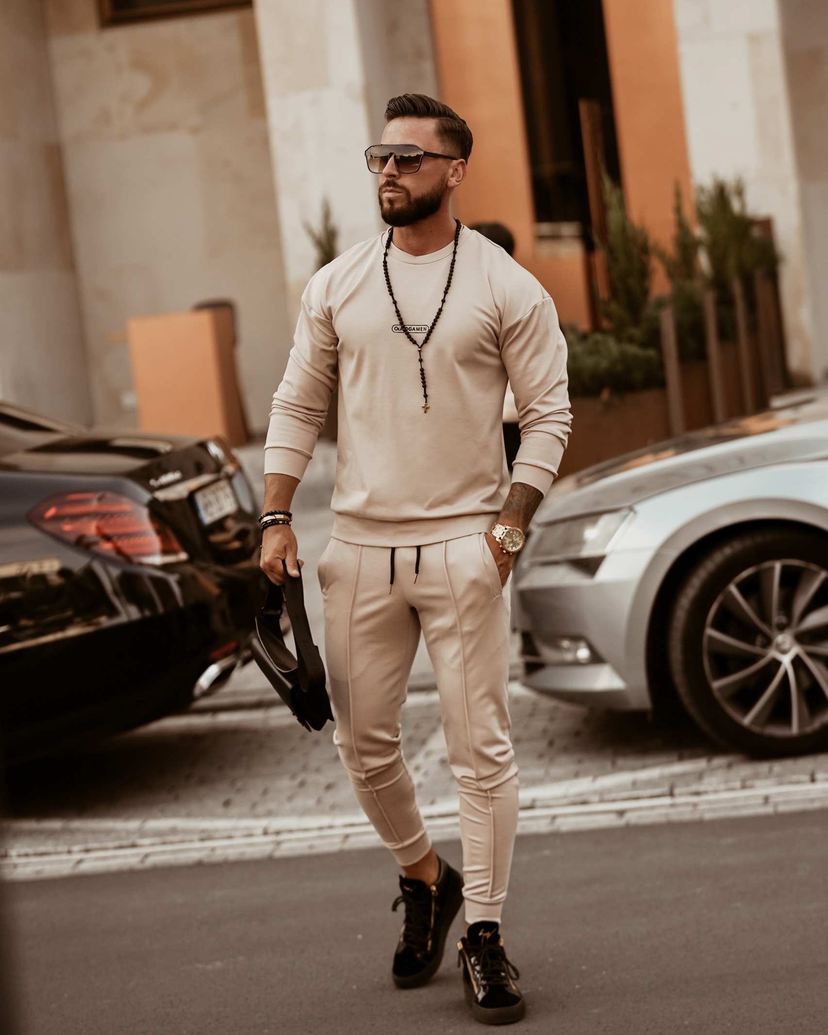 Komplet męski z haftem Boss Ola Voga beżowy