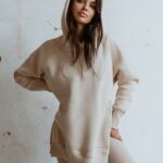 Bluza z rozcięciem Ola Voga Big Gold OLV beż