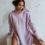 Bluza z rozcięciem Ola Voga Big Gold OLV lila