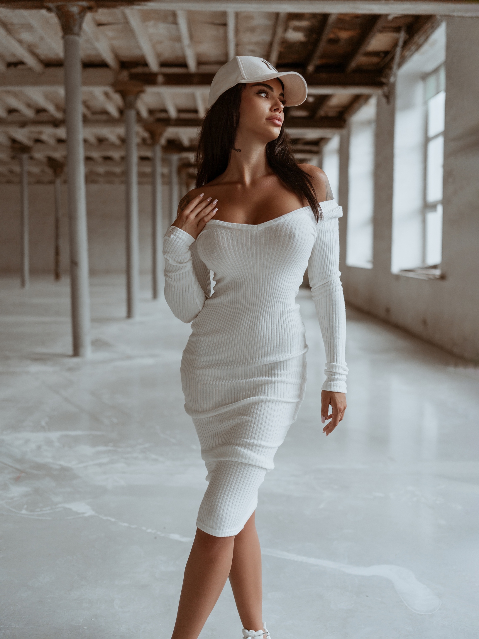 Sukienka dopasowana Lora Ola Voga ecru