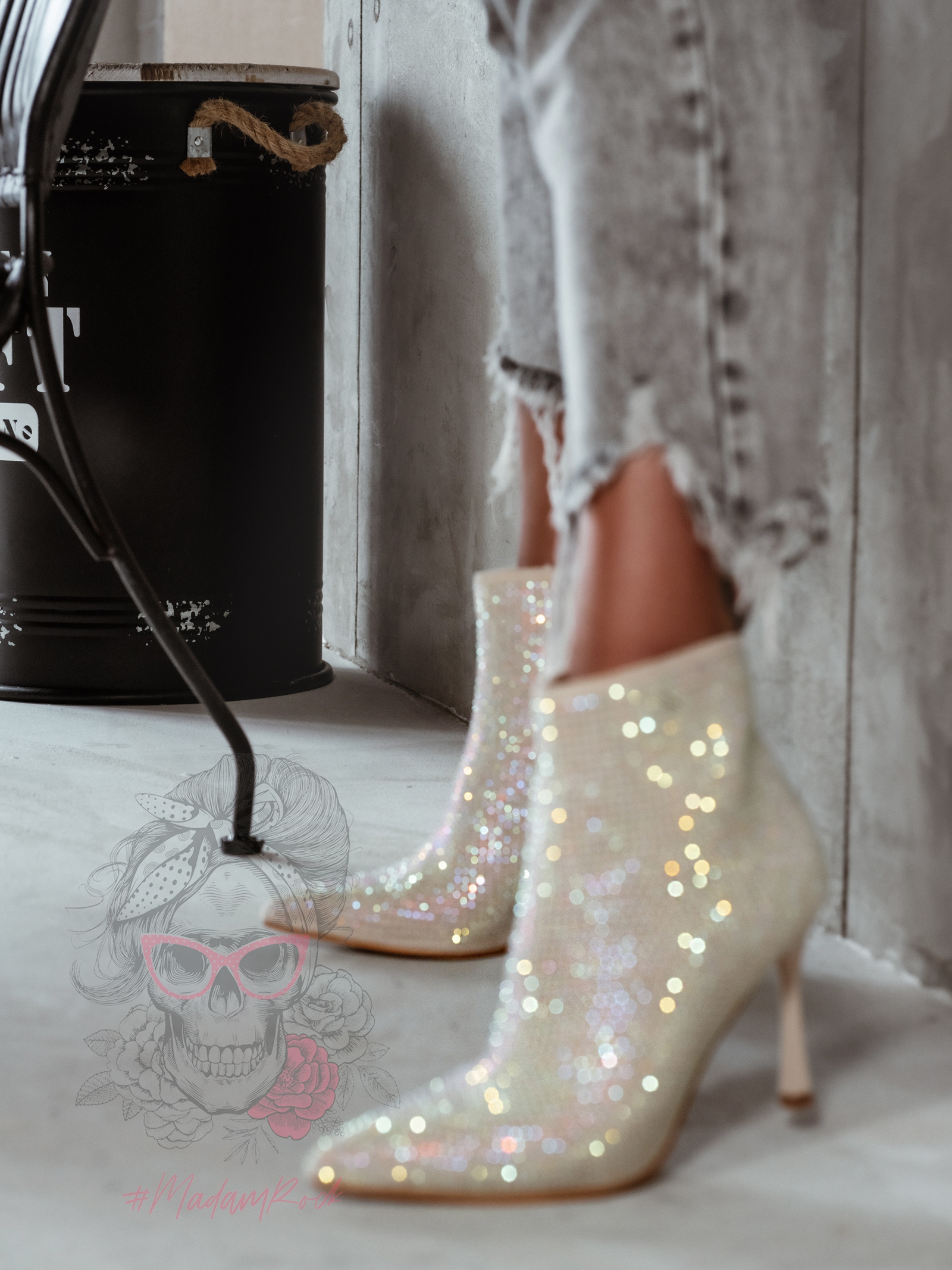 Botki z cyrkoniami Madam Operio opalizujące beżowe Botki z cyrkoniami Madam Operio opalizujące beżowe