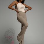 Spodnie dzwony Itjo beżowe