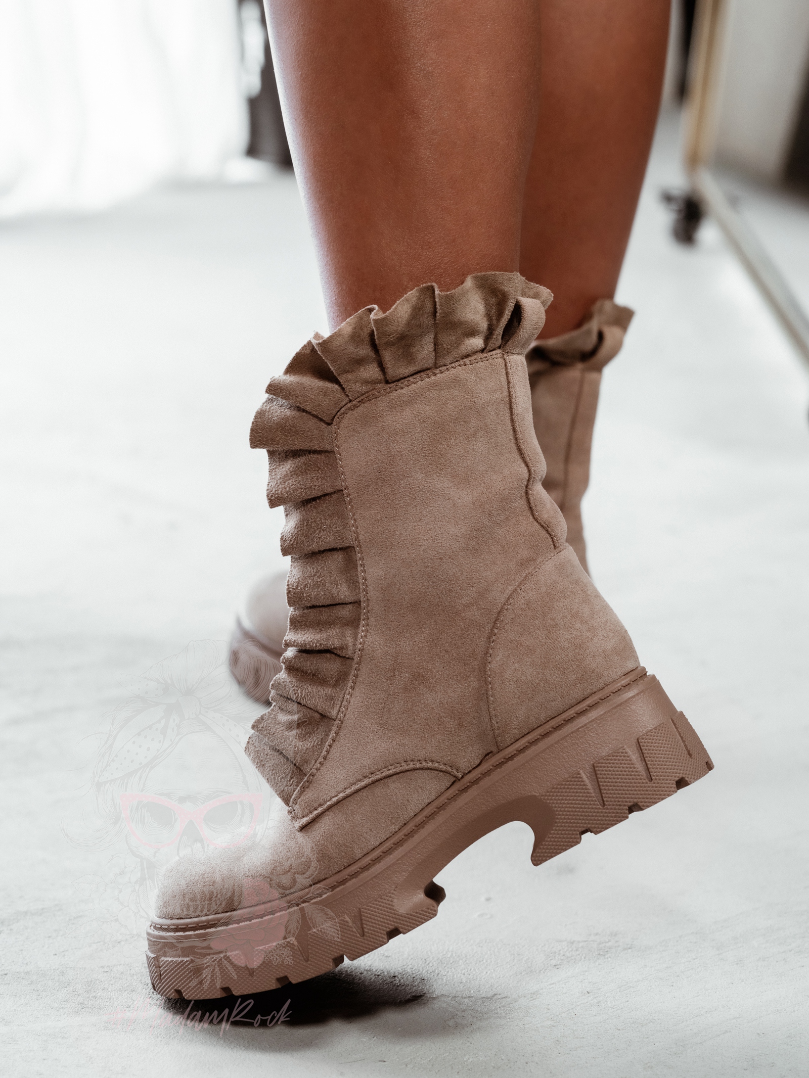 Botki z falbanką Madam Fill c.beżowe Botki z falbanką Madam Fill c.beżowe