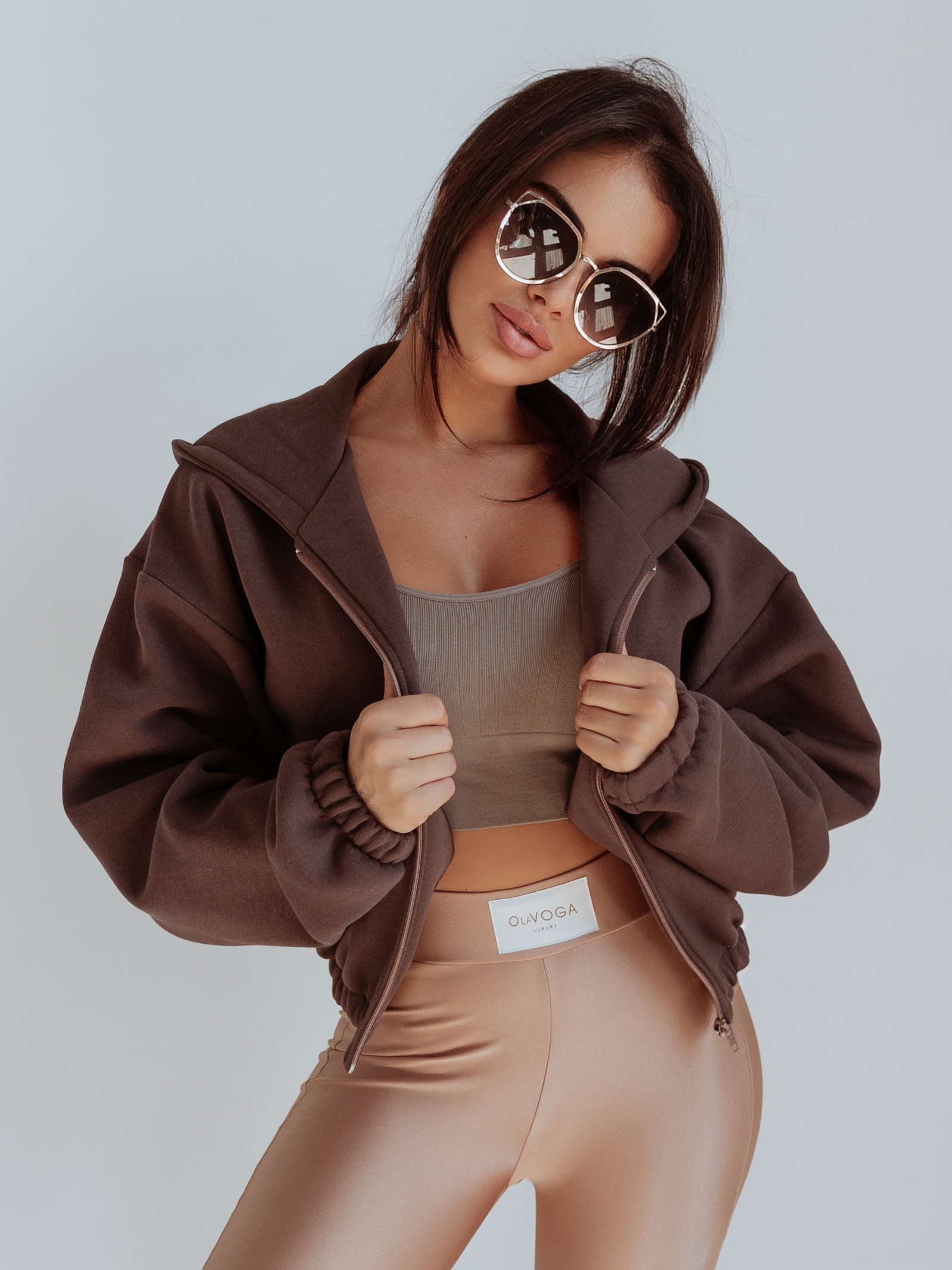 Bluza krótka z kapturem Ola Voga Soft Relax brązowa