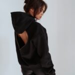 Bluza z wycięciem Heart on Back Ola Voga czarna