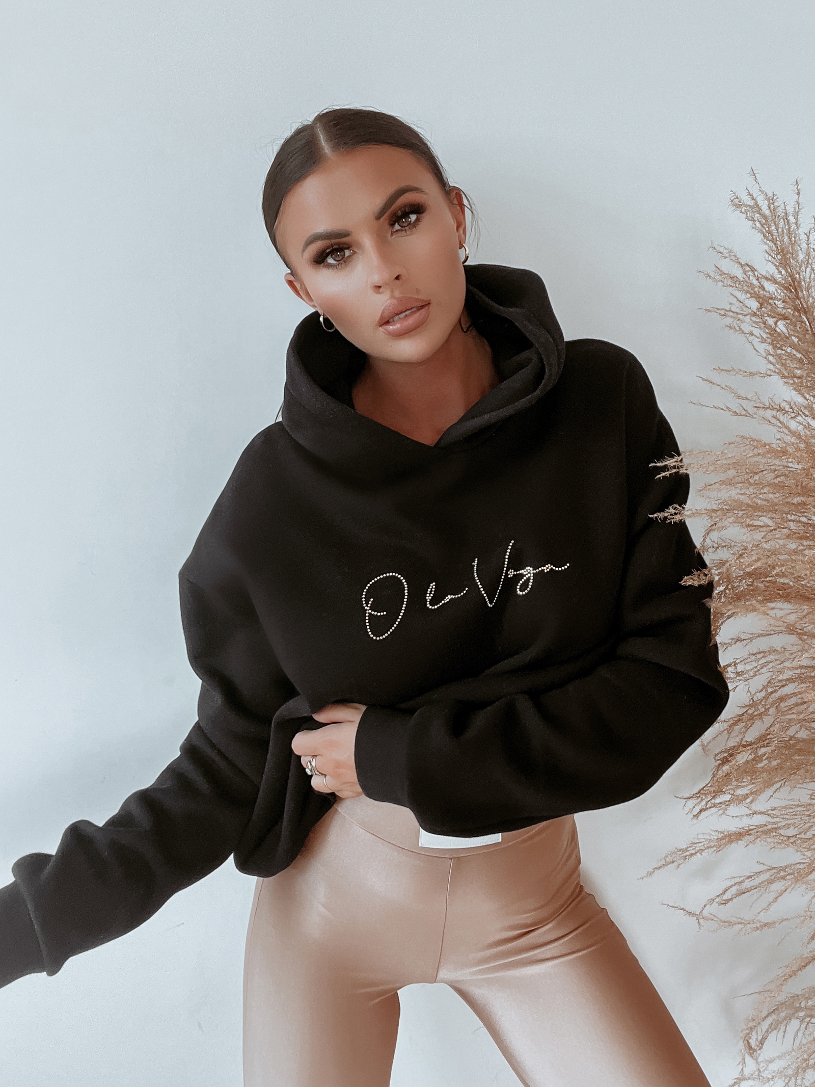 Bluza z wycięciem Heart on Back Ola Voga czarna