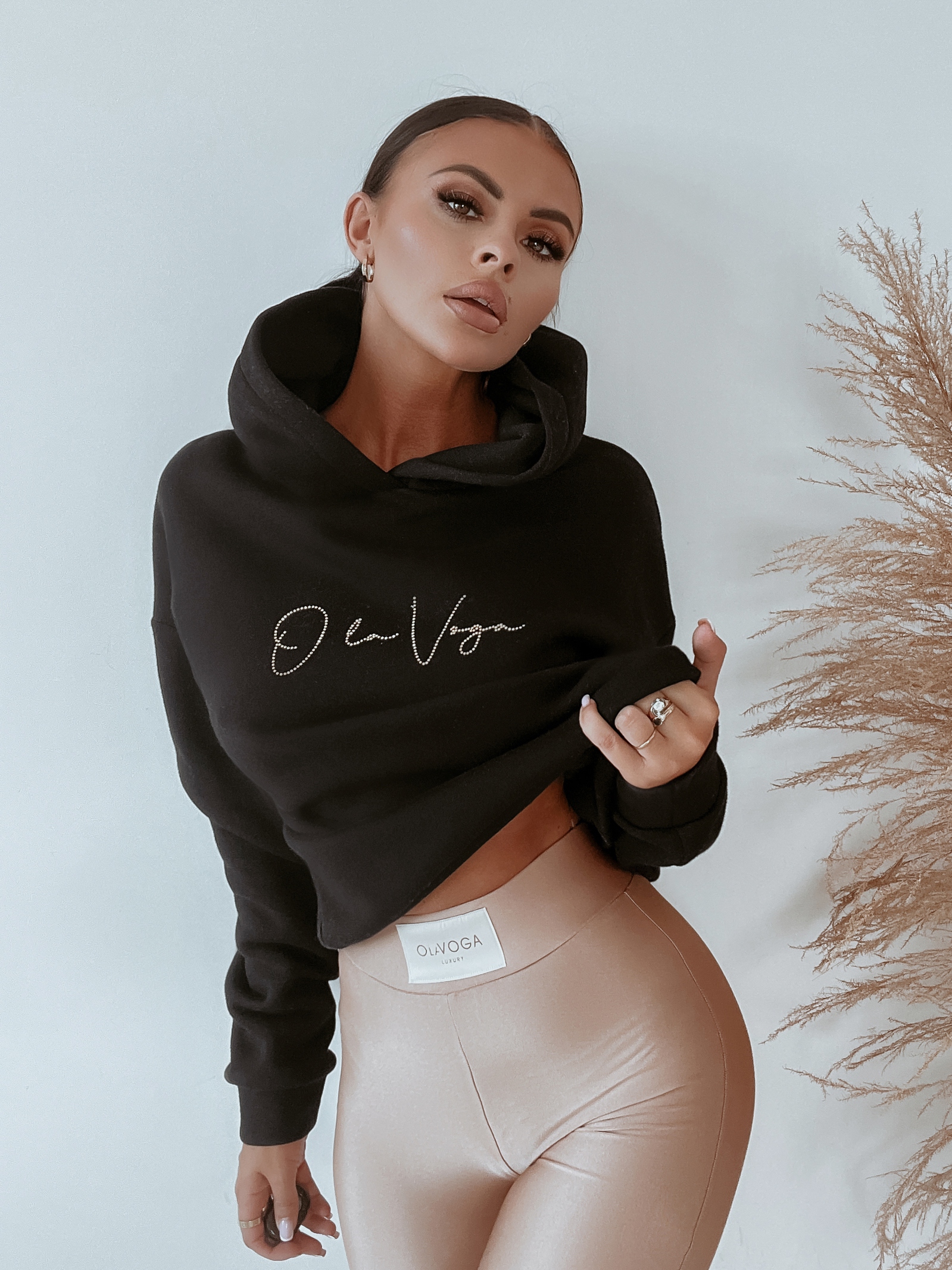 Bluza z wycięciem Heart on Back Ola Voga czarna