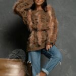 Sweter z piórami Ukiss brązowy