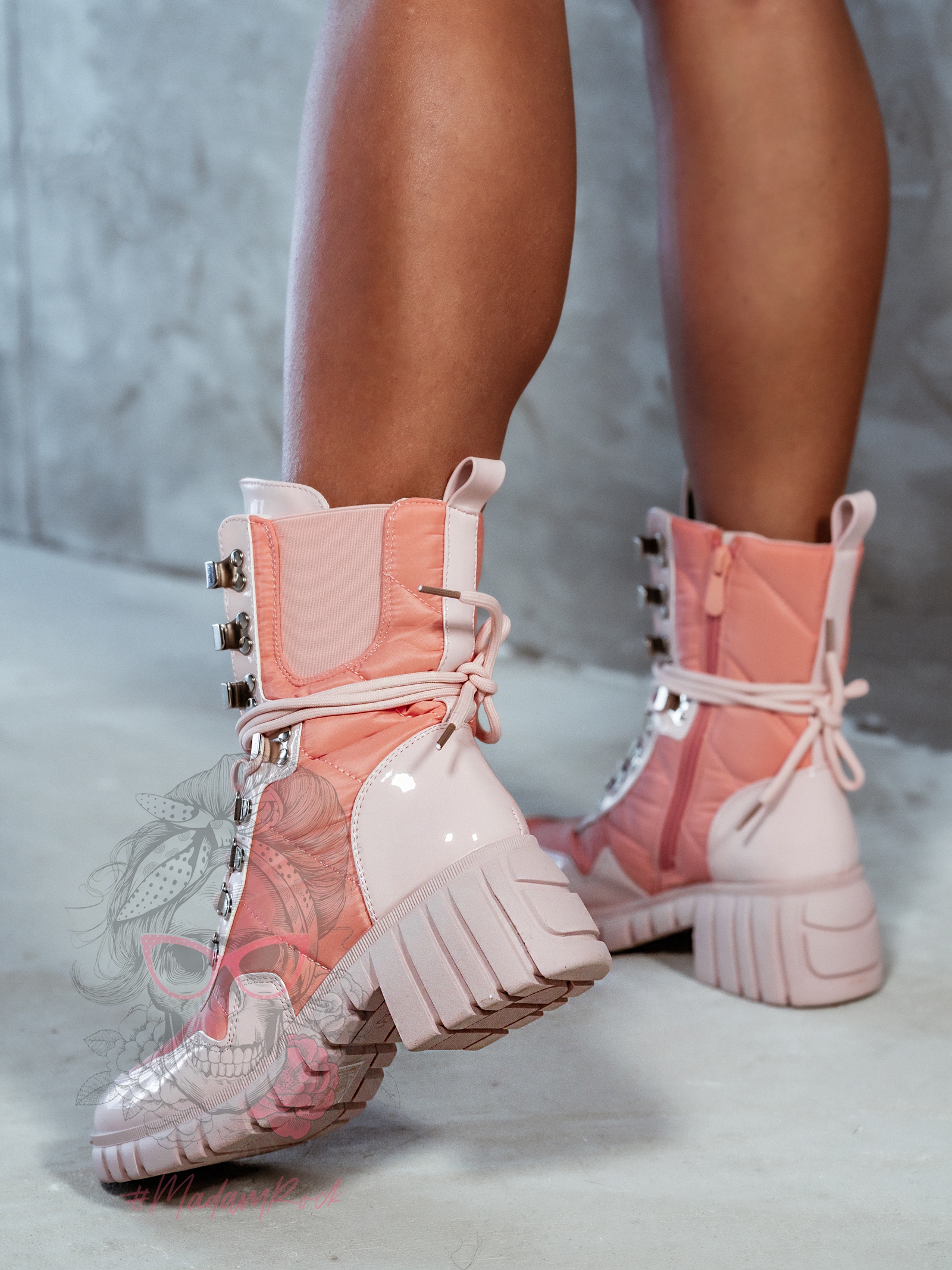 Trapery lakierowane Rock Cocoon pudrowy