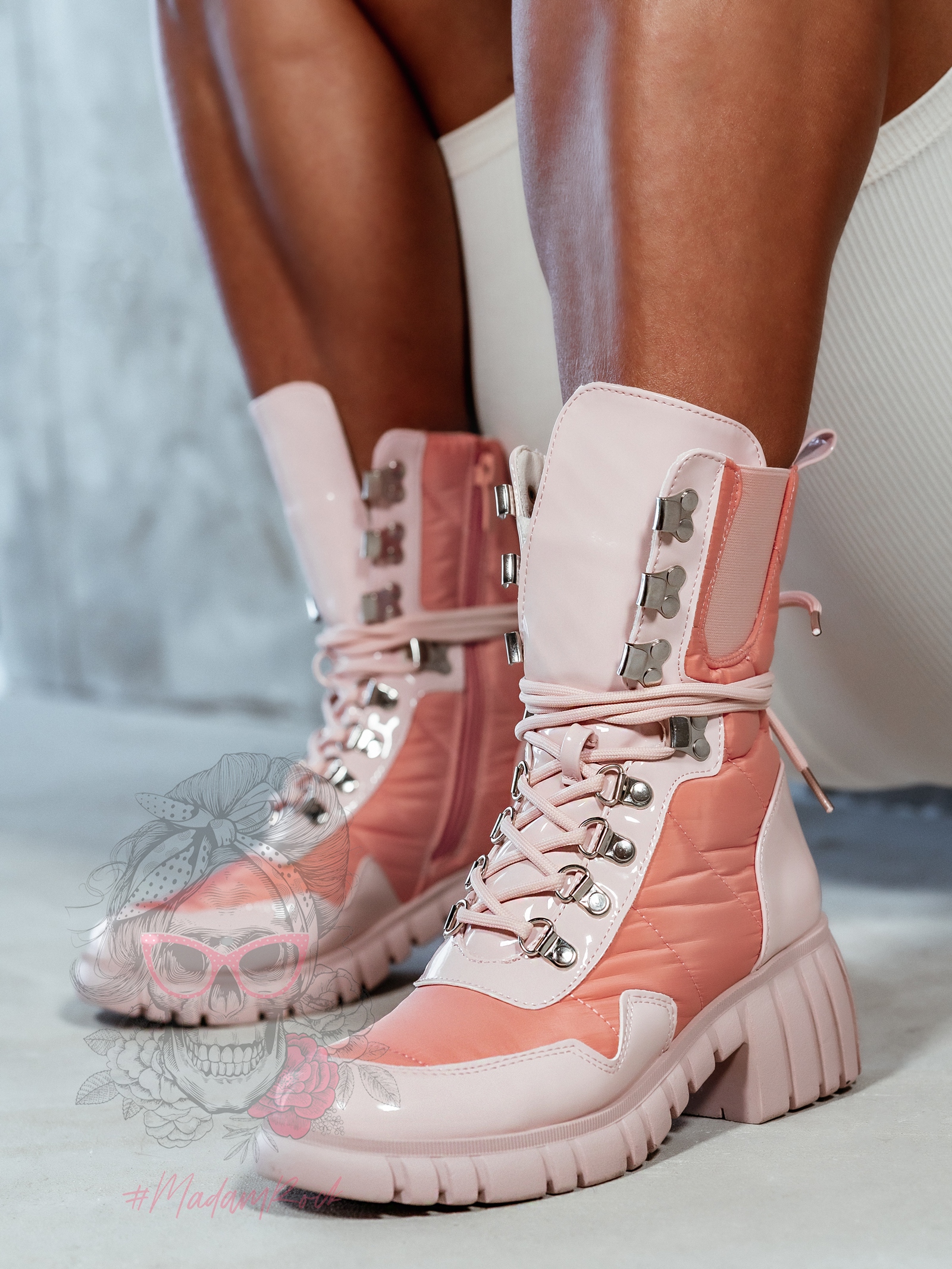 Trapery lakierowane Rock Cocoon pudrowy