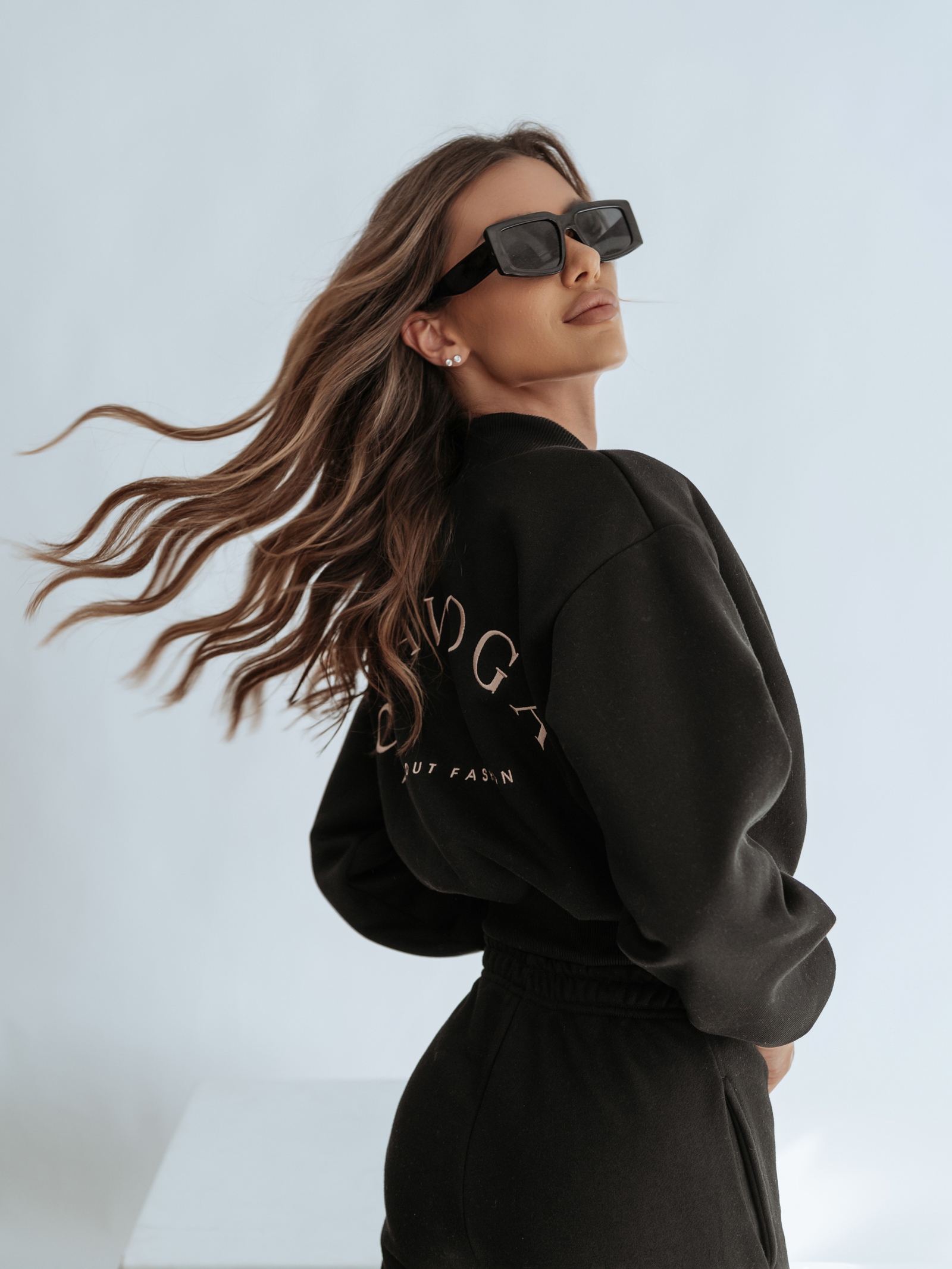 Kurtka bomberka damska Olavoga School czarna Kurtka bomberka damska Olavoga School czarna