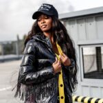 Kurtka z frędzlami Nika lakierowana czarna