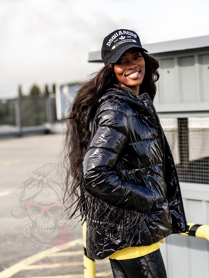 Kurtka z frędzlami Nika lakierowana czarna Kurtka z frędzlami Nika lakierowana czarna