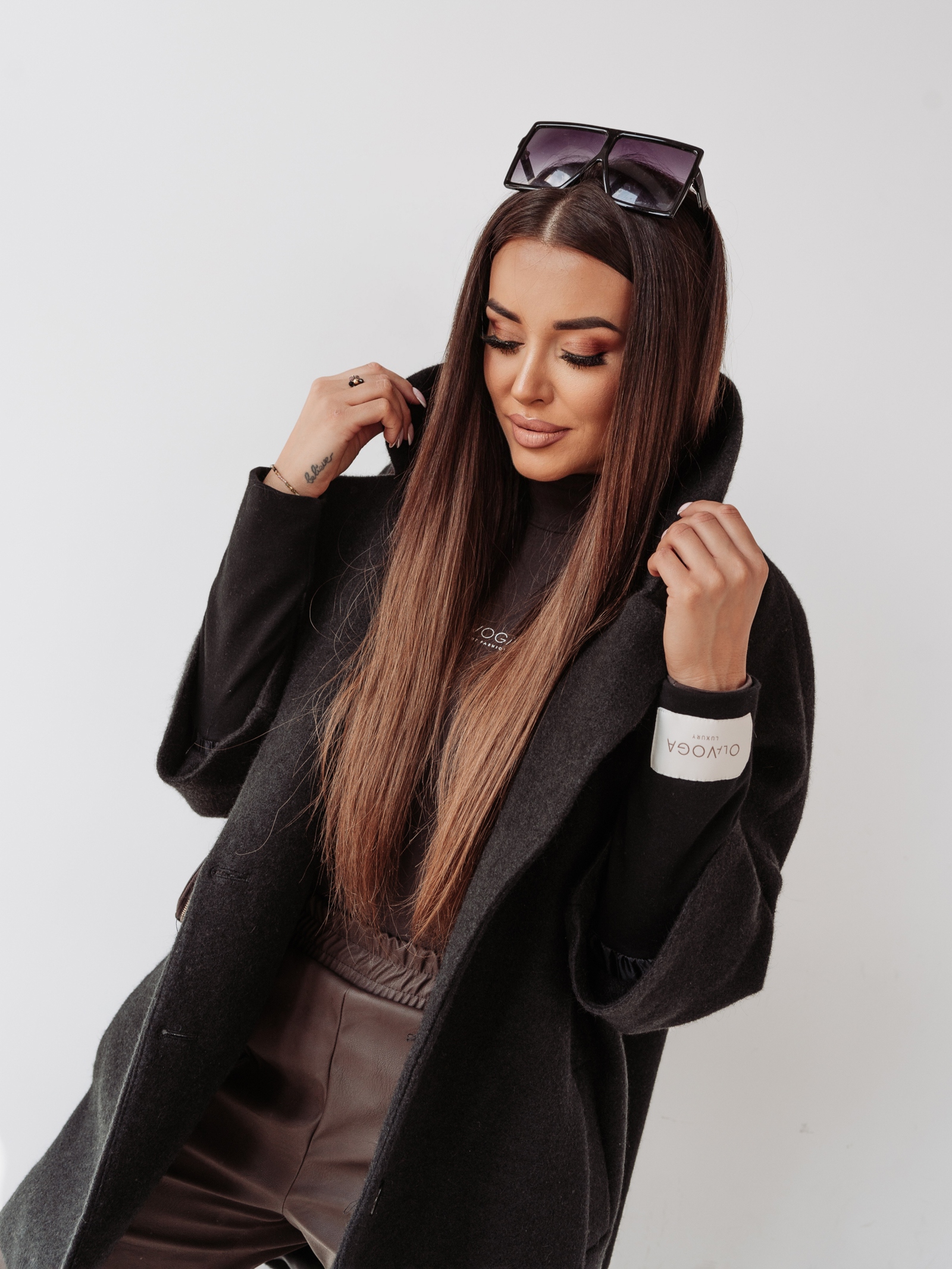 Płaszcz elegancki Autumn Vibes Ola Voga czarny Płaszcz elegancki Autumn Vibes Ola Voga czarny