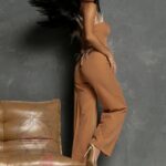 Komplet wieczorowy z piórami NB Avenlu karmelowy