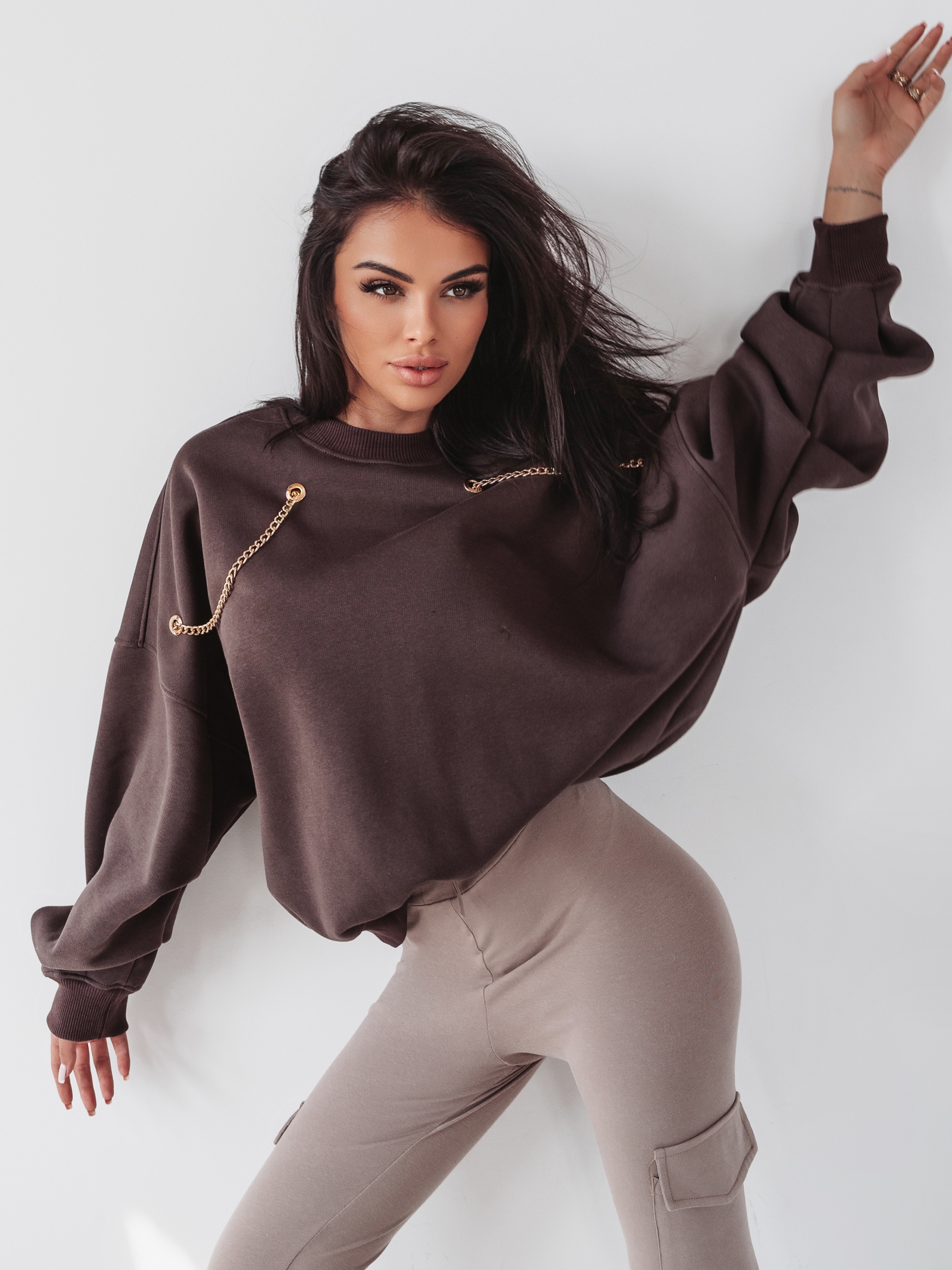 Bluza z łańcuszkami Ola Voga Two Chains brązowa Bluza z łańcuszkami Ola Voga Two Chains brązowa