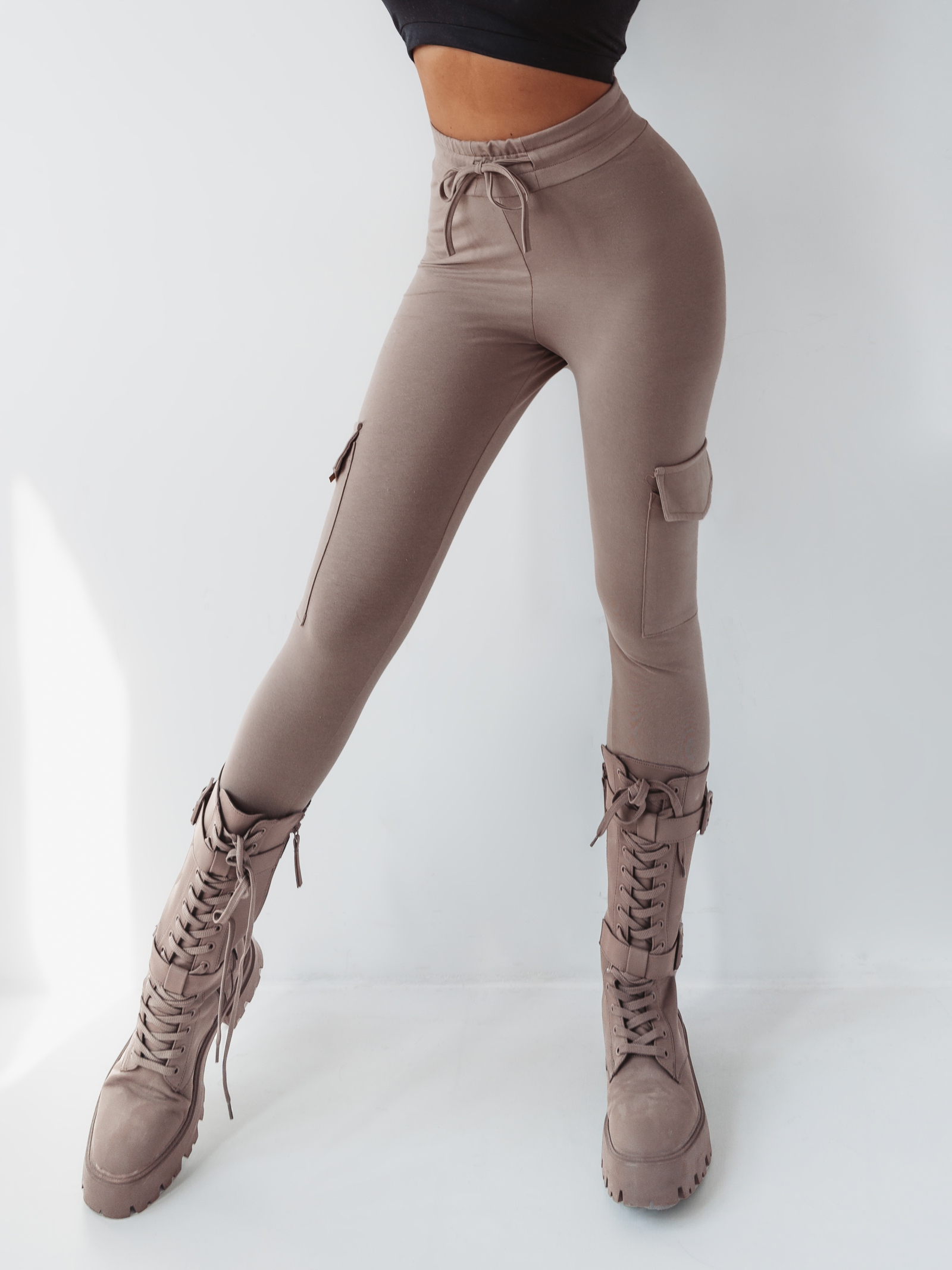 - WYPRZEDANE - Spodnie z wysokim stanem Ola Voga Comfort Sport c.beżowe