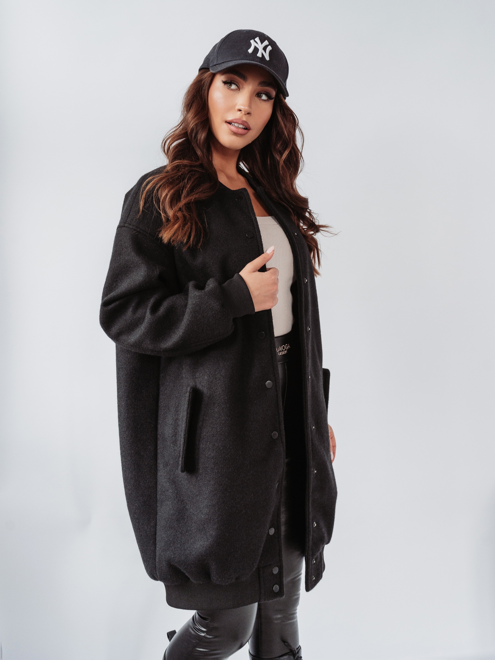 Płaszcz flauszowy Ola Voga Black Accent czarna Płaszcz flauszowy Ola Voga Black Accent czarna