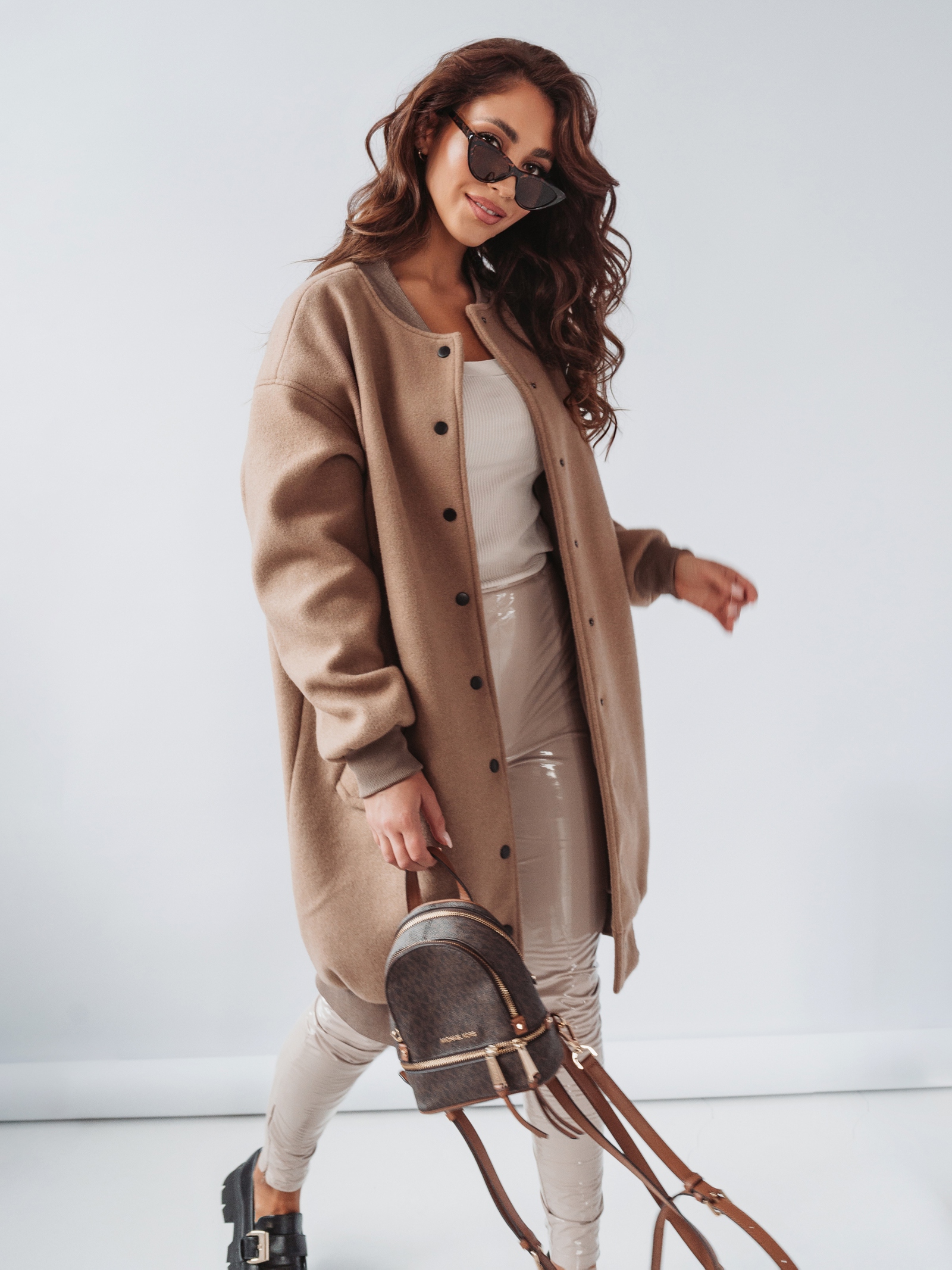 Płaszcz flauszowy Ola Voga Black Accent c.beżowa Płaszcz flauszowy Ola Voga Black Accent c.beżowa